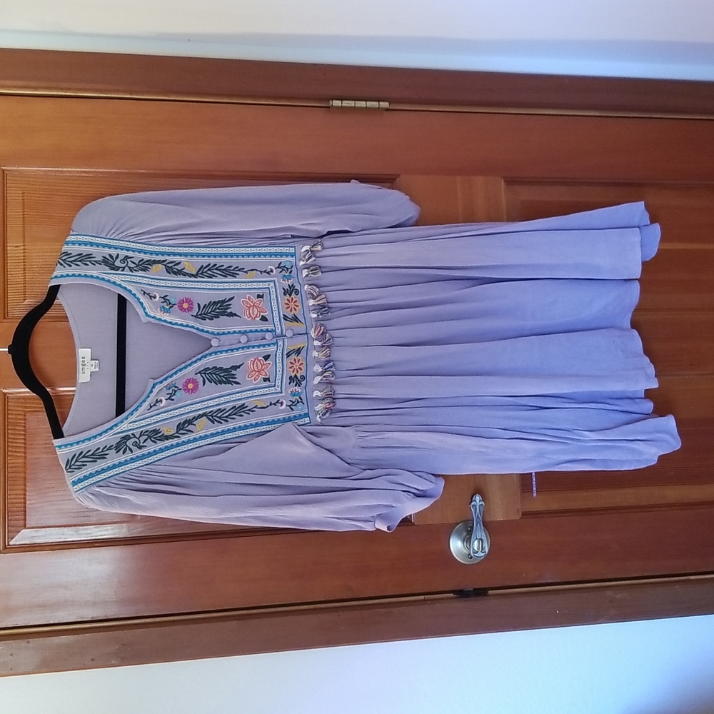 Umgee size Medium lavender embroidered dress